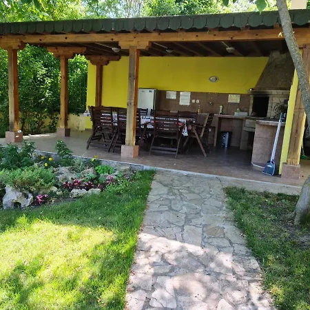 Cozy Apartment With Pool, Lovely Garden, Bbq *