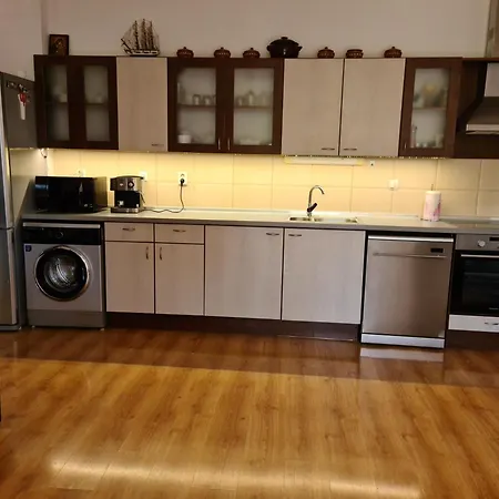 Luxury With Swimming Pool , Lovely Garden , Bbq Place Apartmán