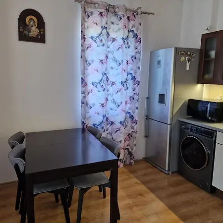 Luxury With Swimming Pool , Lovely Garden , Bbq Place Apartmán