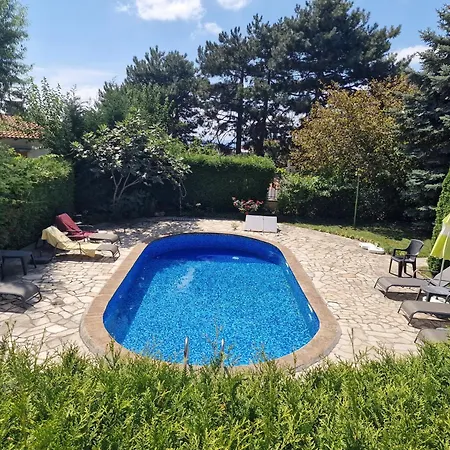 Apartmán Luxury With Swimming Pool , Lovely Garden , Bbq Place *