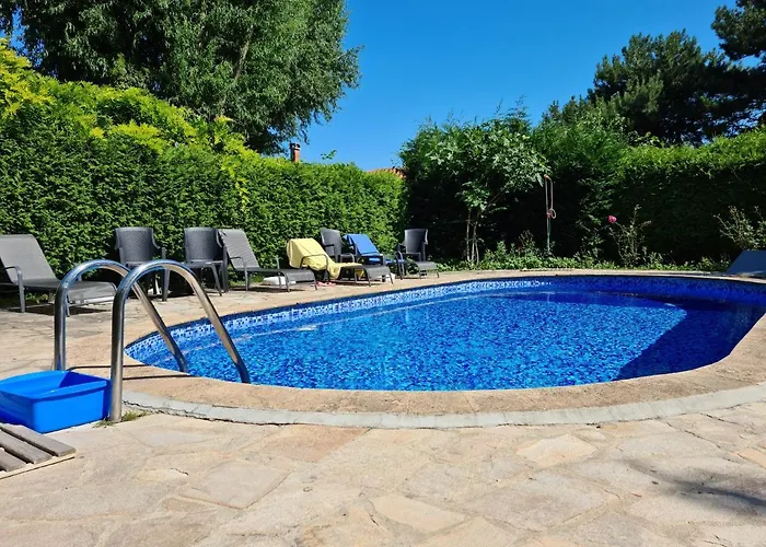 Cozy Apartment With Pool, Lovely Garden, Bbq *