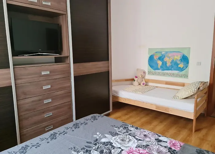 Apartment Cozy Apartment With Pool, Lovely Garden, Bbq