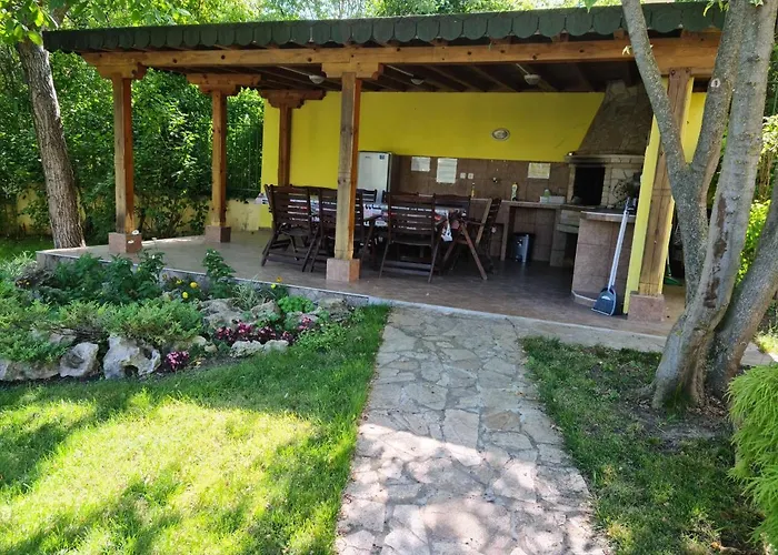 Cozy Apartment With Pool, Lovely Garden, Bbq *