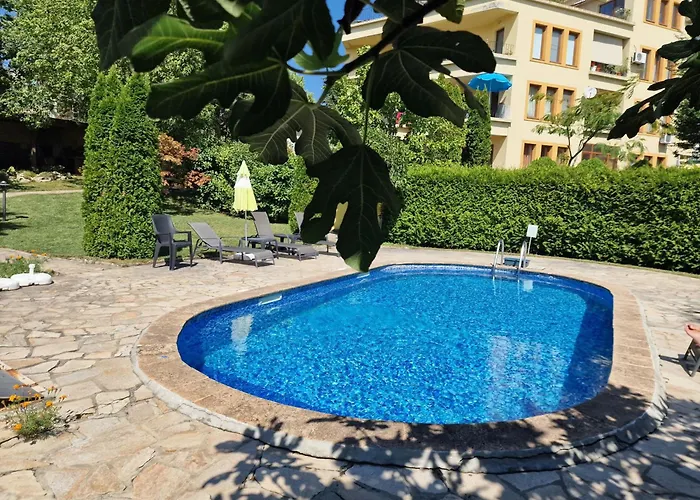 Cozy Apartment With Pool, Lovely Garden, Bbq