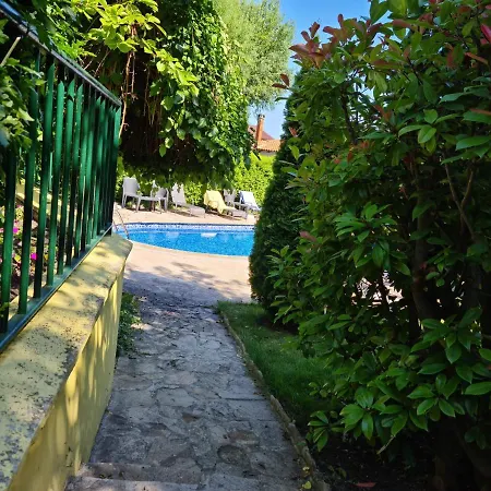 Luxury With Swimming Pool , Lovely Garden , Bbq Place Warna