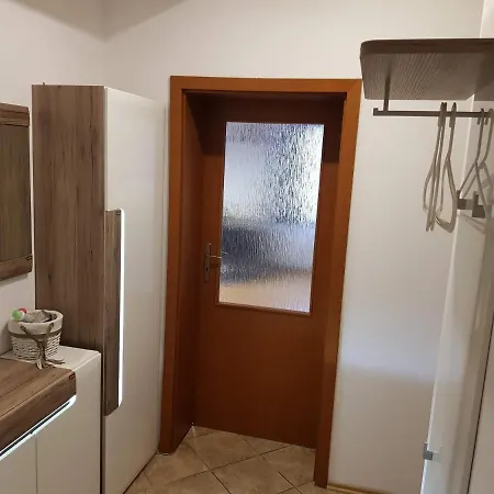 Luxury With Swimming Pool , Lovely Garden , Bbq Place Apartament *