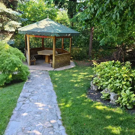 Luxury With Swimming Pool , Lovely Garden , Bbq Place Apartament Warna