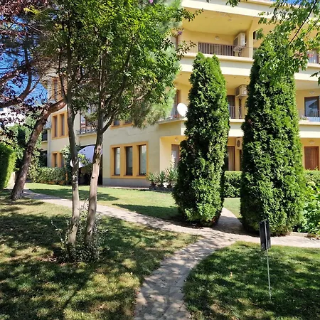 Cozy Apartment With Pool, Lovely Garden, Bbq * Varna