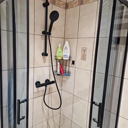 Luxury With Swimming Pool , Lovely Garden , Bbq Place Apartament *