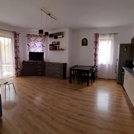 Pool & Bbq Garden Oasis, Quiet Relaxation Near The Beach, Free Parking, Fast Wifi Apartment