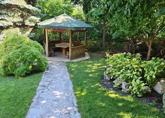 Cozy Apartment With Pool, Lovely Garden, Bbq Appartement Varna