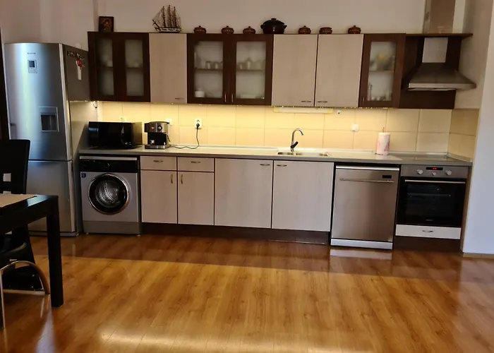 Cozy Apartment With Pool, Lovely Garden, Bbq Appartement