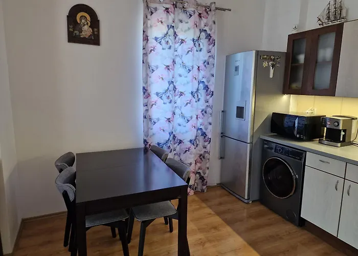 Cozy Apartment With Pool, Lovely Garden, Bbq Appartement