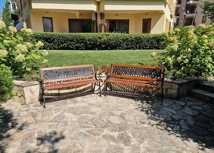 Cozy Apartment With Pool, Lovely Garden, Bbq Appartement